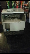 Alquiler de maquinas productoras de hielo en cubos