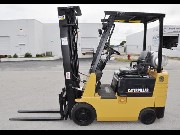 Venta de montacarga seminuevo caterpillar gc040