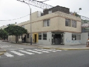 Vendo casa en esquina zona comercial ? surco