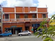 Bello edificio colonial y comercial